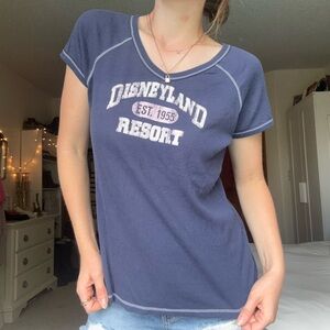 SOLD y2k vintage disneyland navy blue v-neck logo tee